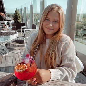 Meet your Posher, Anya